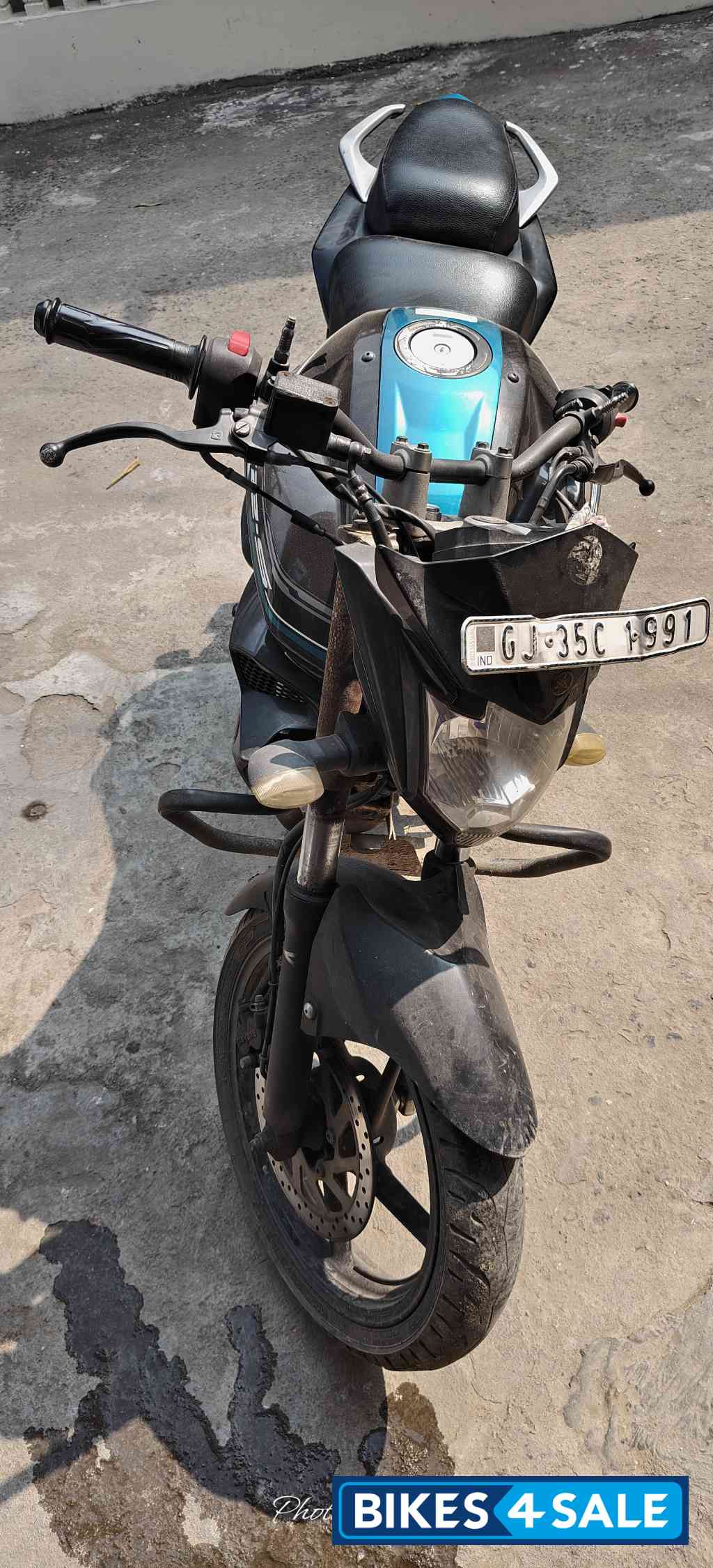 As Black Yamaha FZ-S