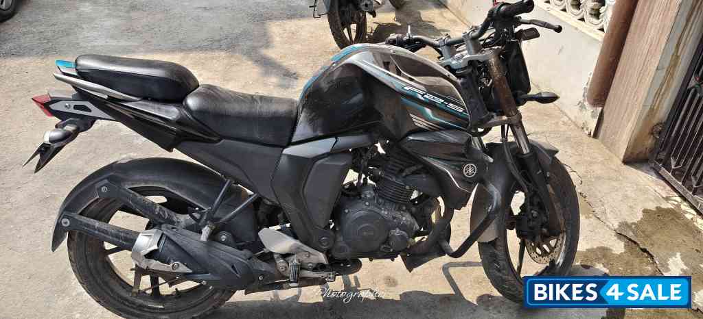 As Black Yamaha FZ-S