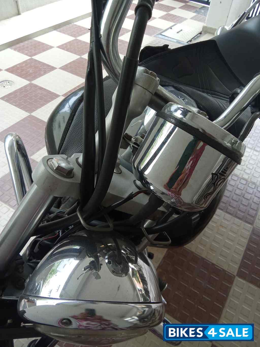 Bajaj Avenger 220 DTS-i