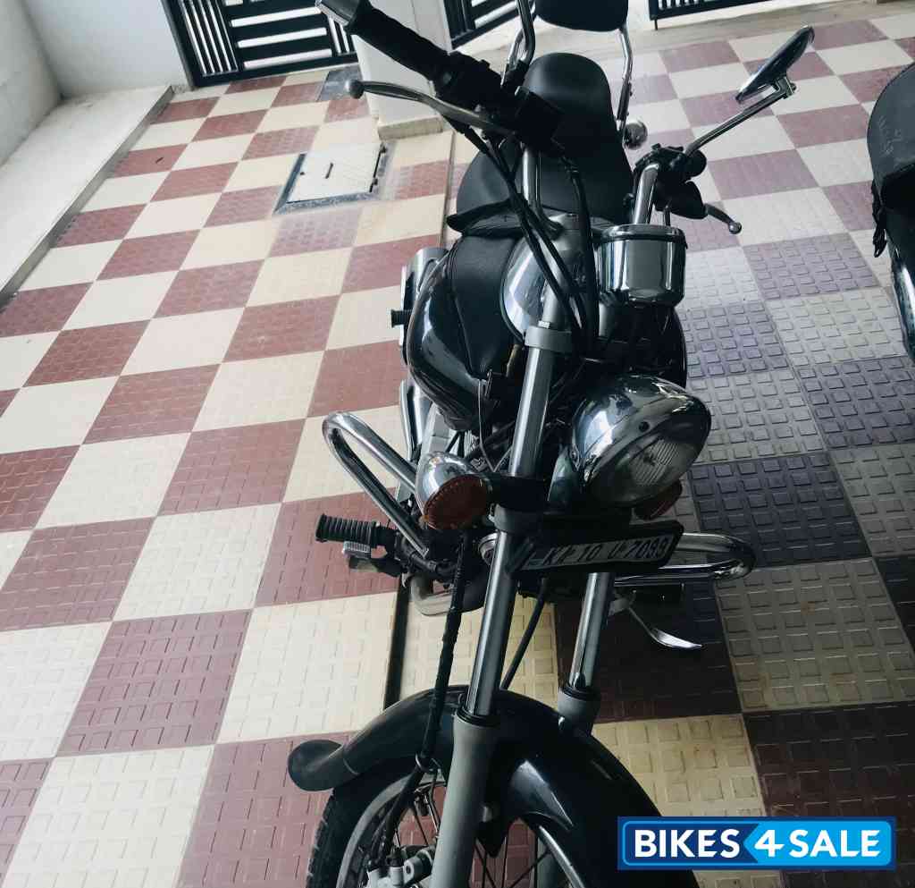 Bajaj Avenger 220 DTS-i