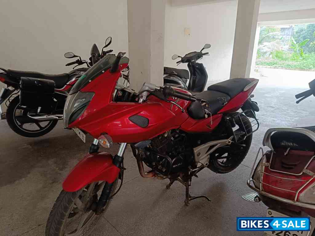Red Bajaj Pulsar 220F