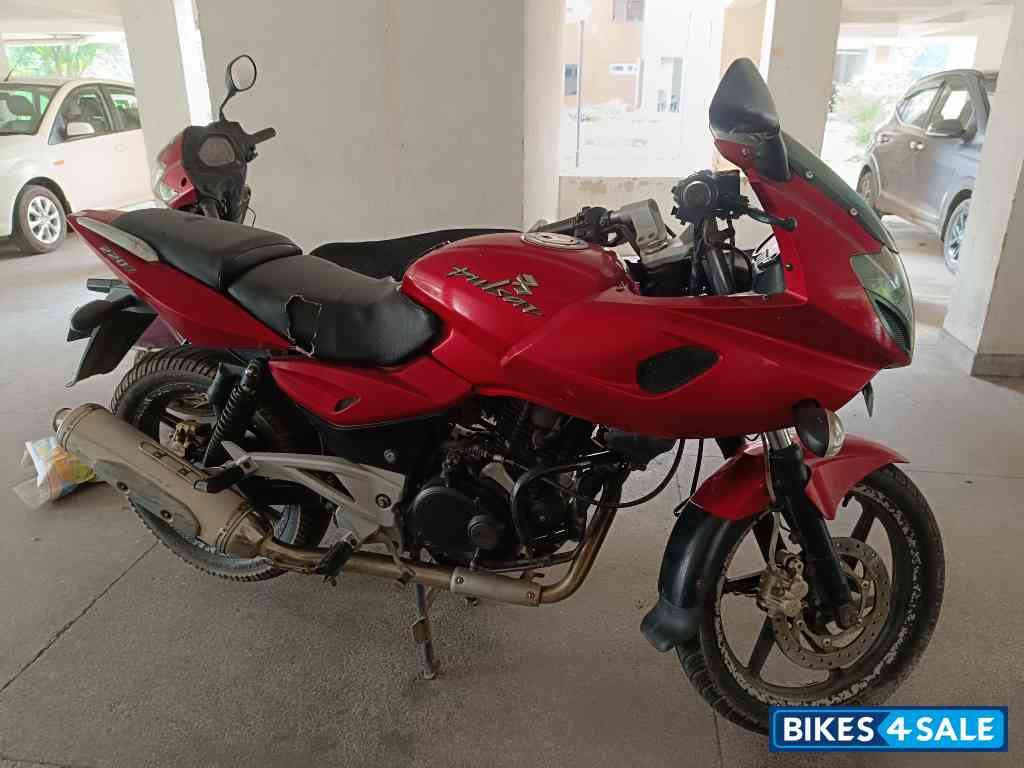 Red Bajaj Pulsar 220F