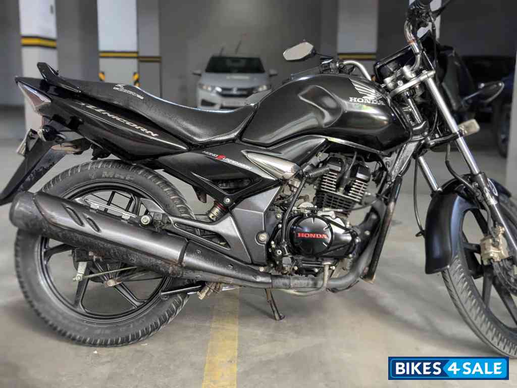 Black Honda CB Unicorn