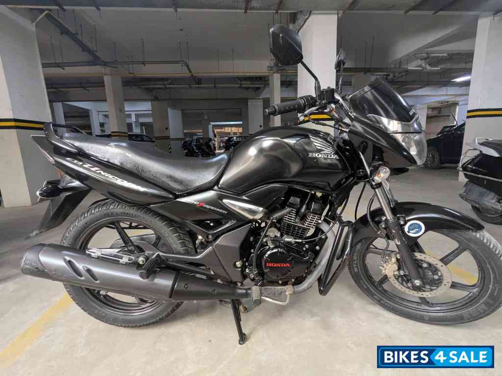 Black Honda CB Unicorn