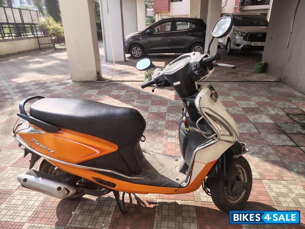 White And Orange Hero Pleasure