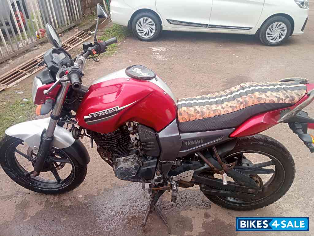 Red Yamaha Fazer