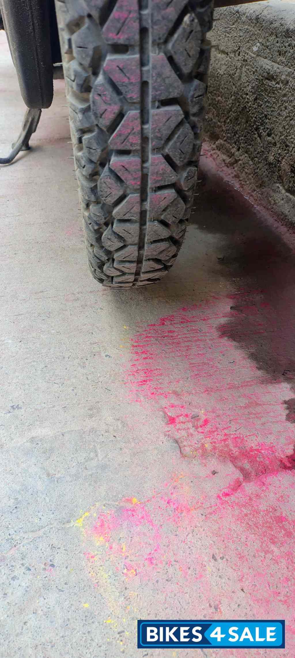 Black Mahindra Centuro O1