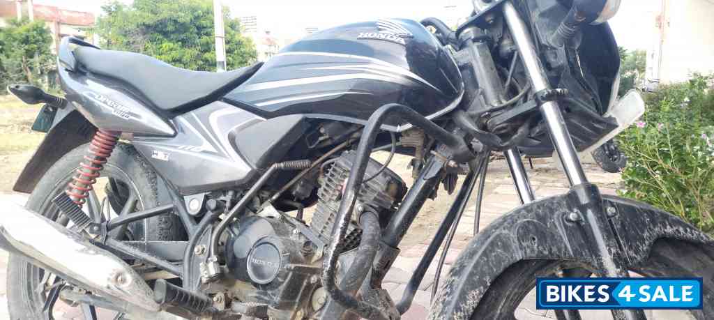 Black Honda Dream Yuga