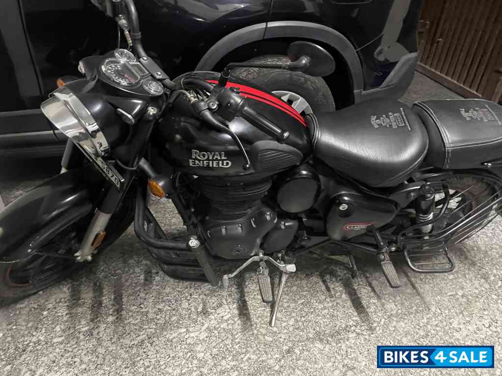 Royal Enfield Classic Stealth Black