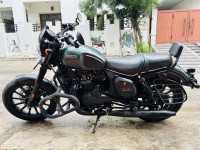 Yezdi Roadster Dark 2022 Model