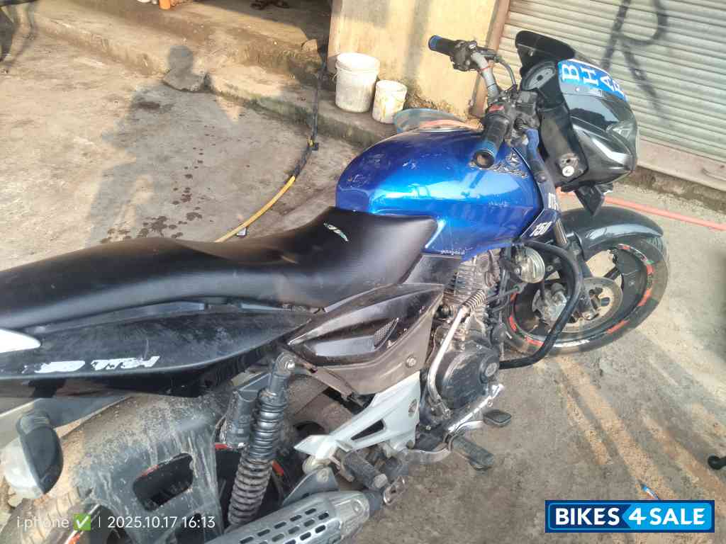 Black Bajaj Pulsar 150