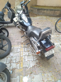 Black Bajaj Avenger Cruise 220