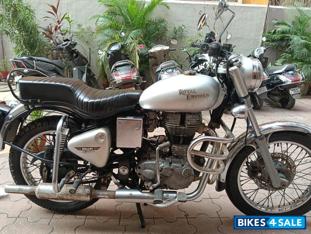 Silver Royal Enfield Bullet Electra 5S