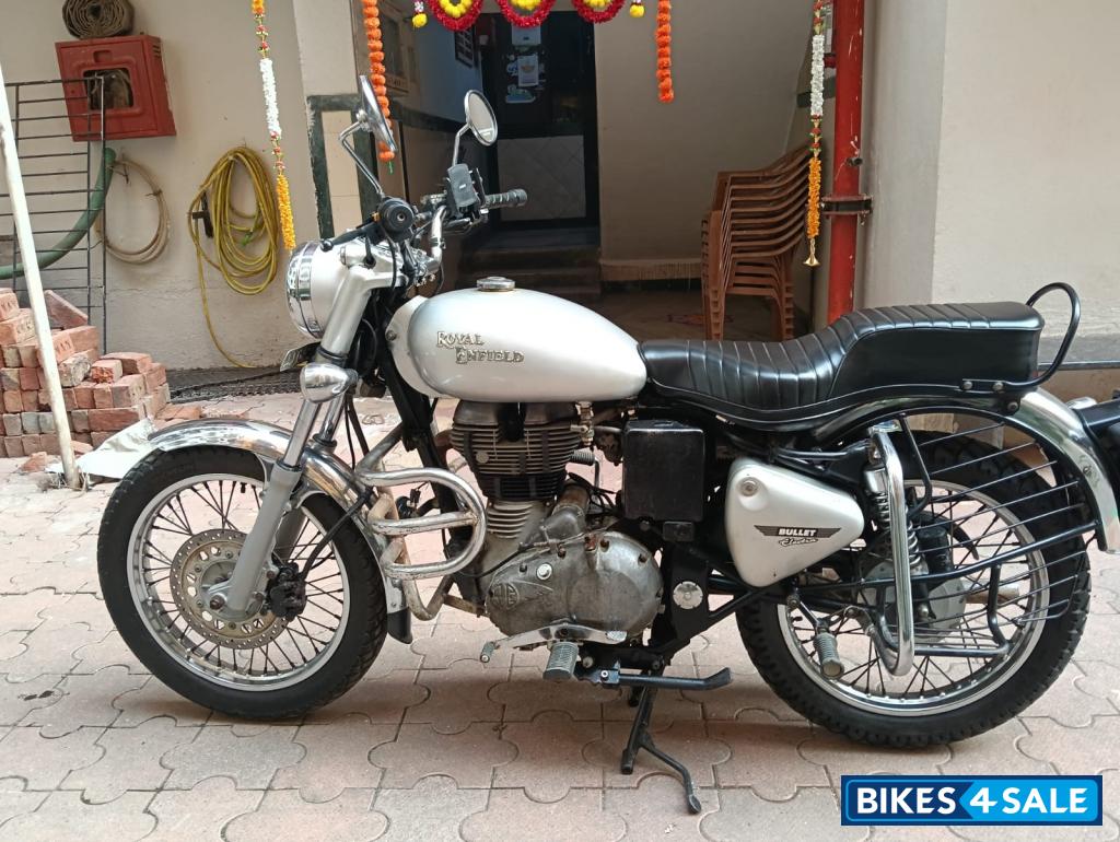 Silver Royal Enfield Bullet Electra 5S