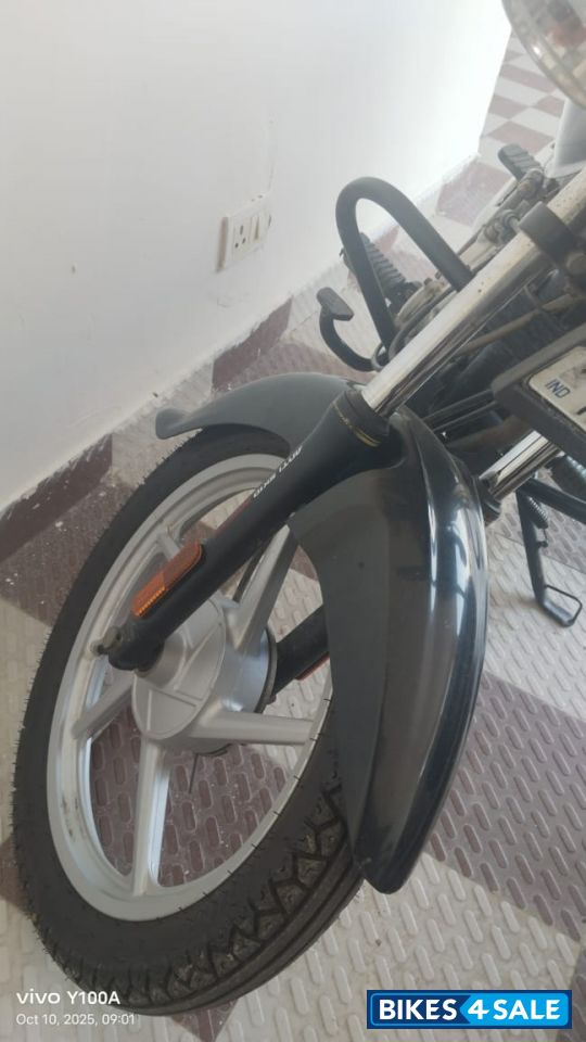 Ebony Black With Sil Bajaj Platina 100