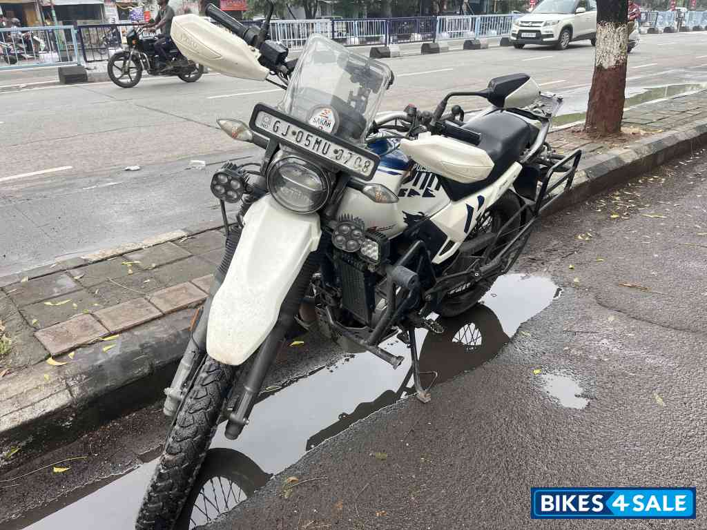 Blue White Hero Xpulse 200 4V