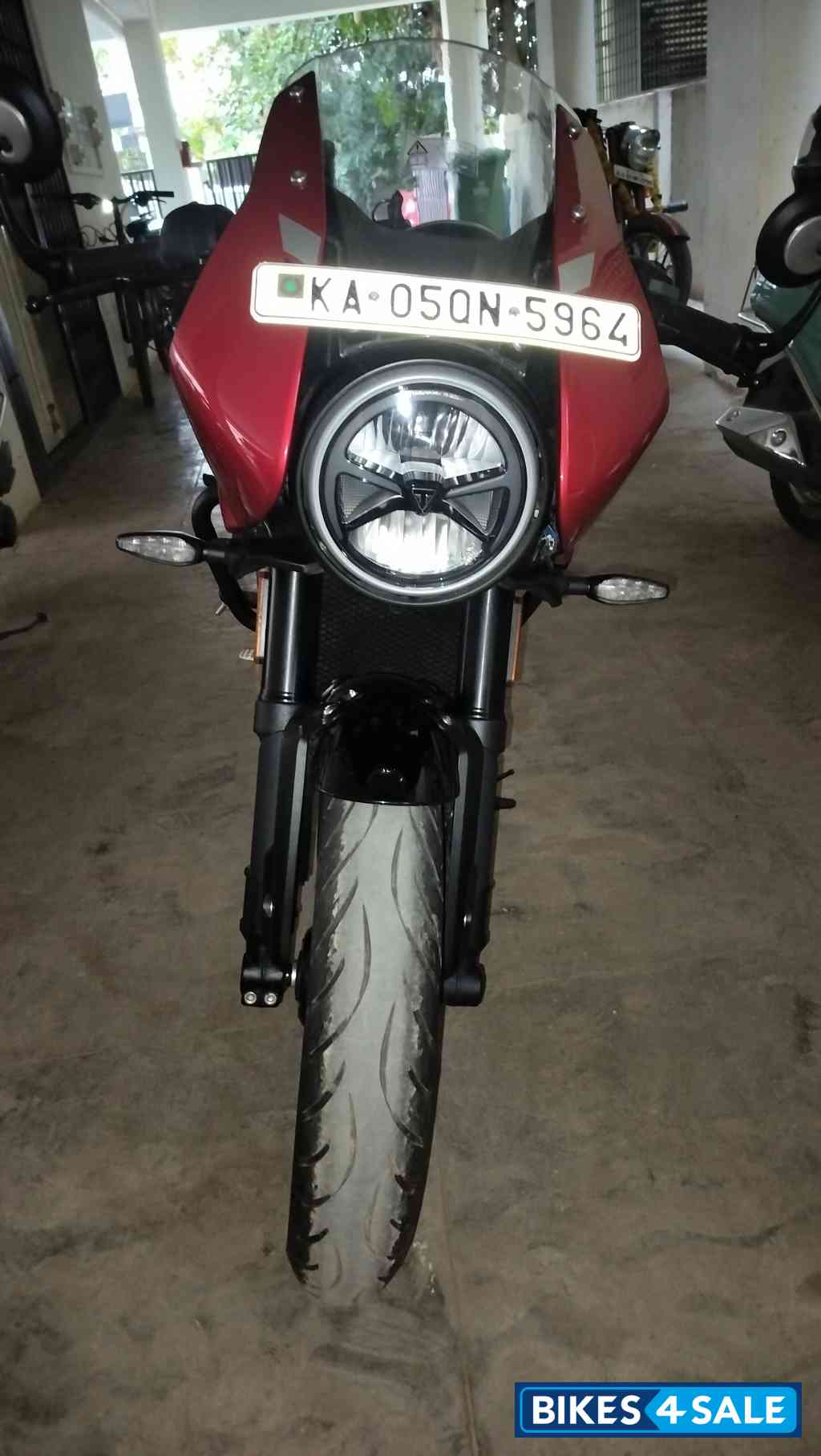 Triumph Thruxton 400