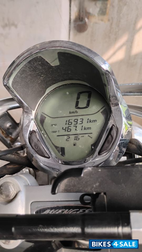 Black Bajaj Avenger Cruise 220 BS6