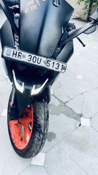 Ebony Black KTM RC 200