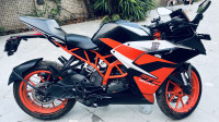 Ebony Black KTM RC 200