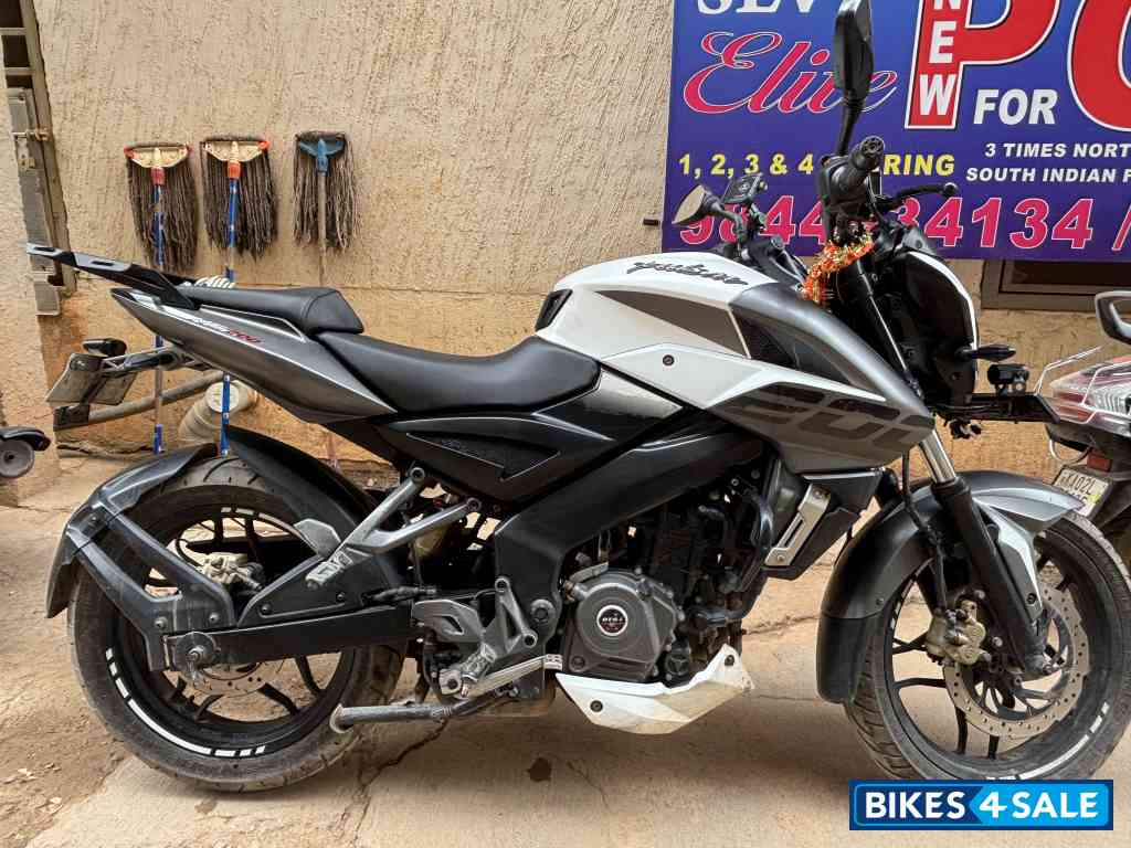 Bajaj Pulsar 200 NS