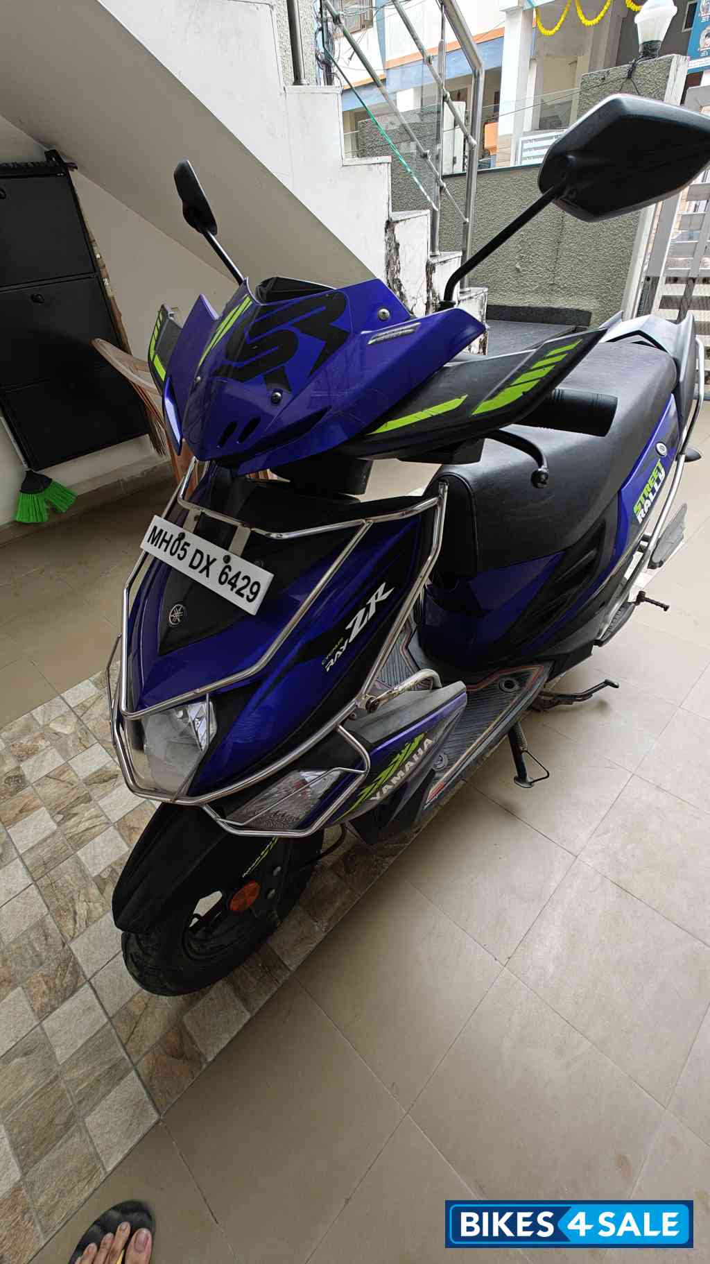 Blue Yamaha Cygnus Ray ZR Street Rally