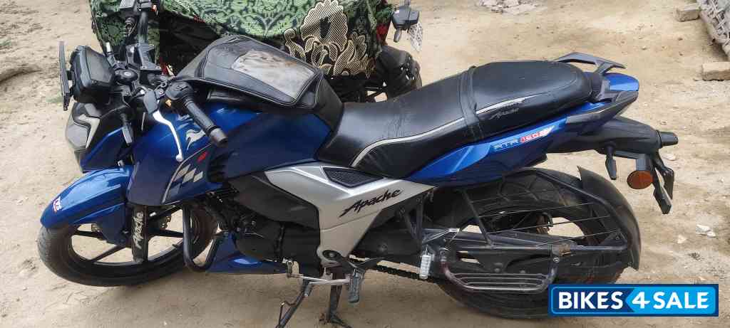 Blue TVS Apache RTR 160 4V