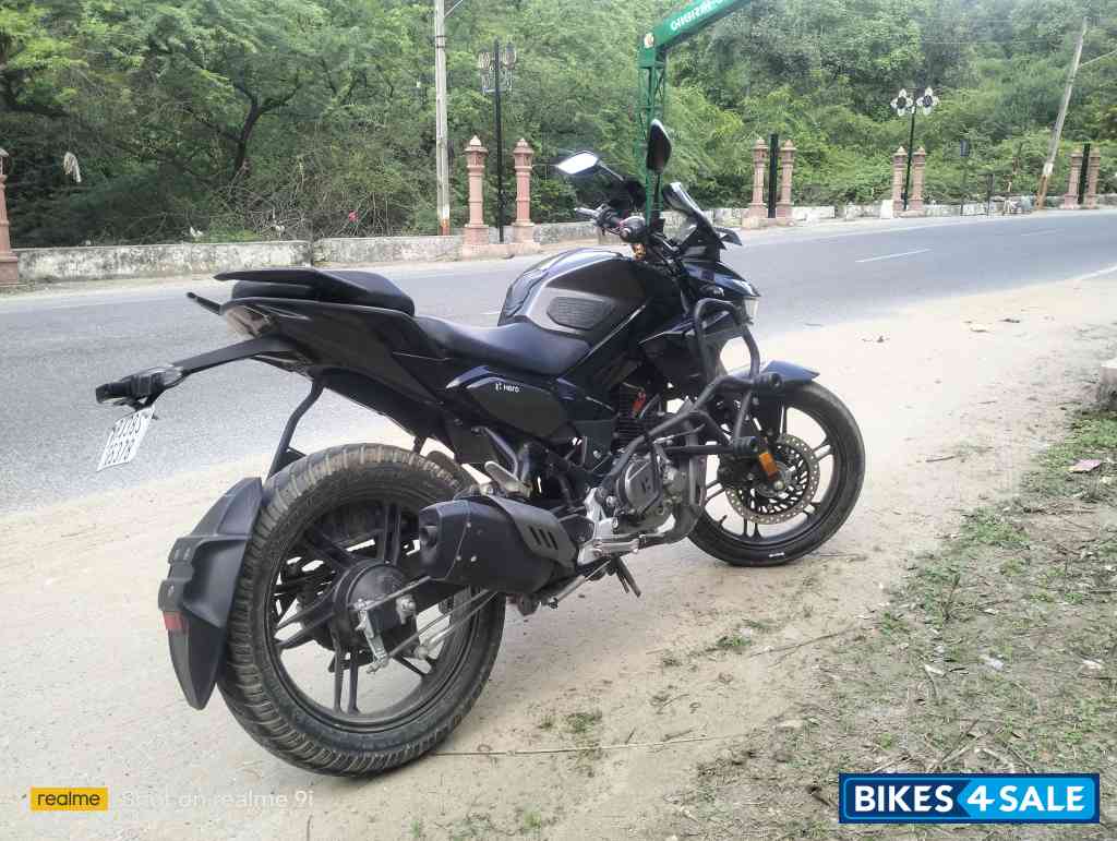 Black Hero Xtreme 125R