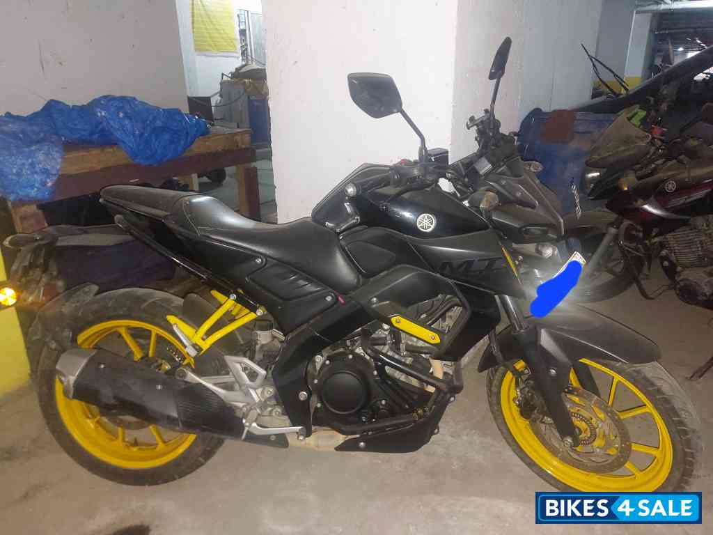 Full Black Custom Yellow Wheel Yamaha MT-15