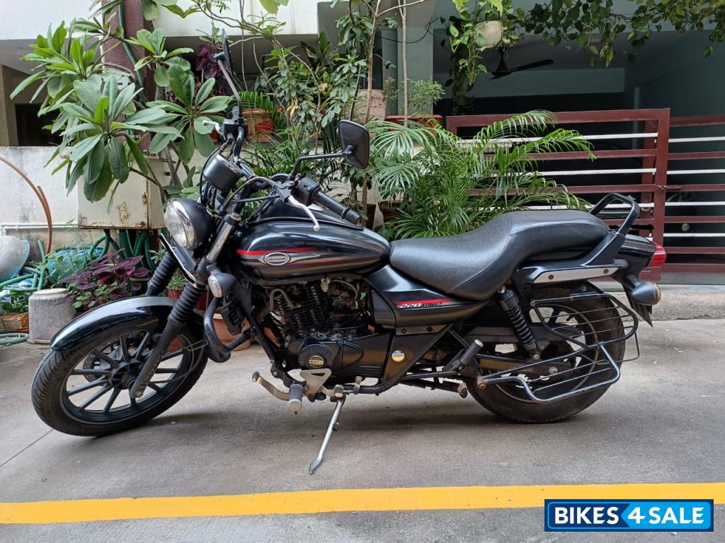 Black Bajaj Avenger Street 220 BS6