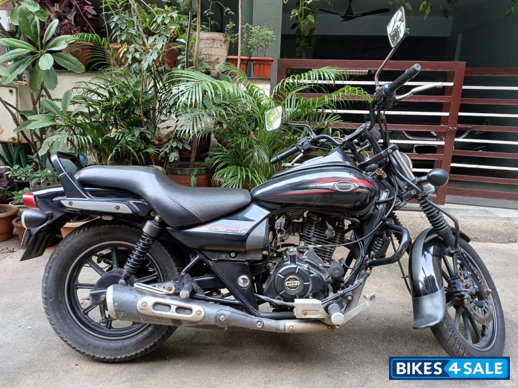 Black Bajaj Avenger Street 220 BS6