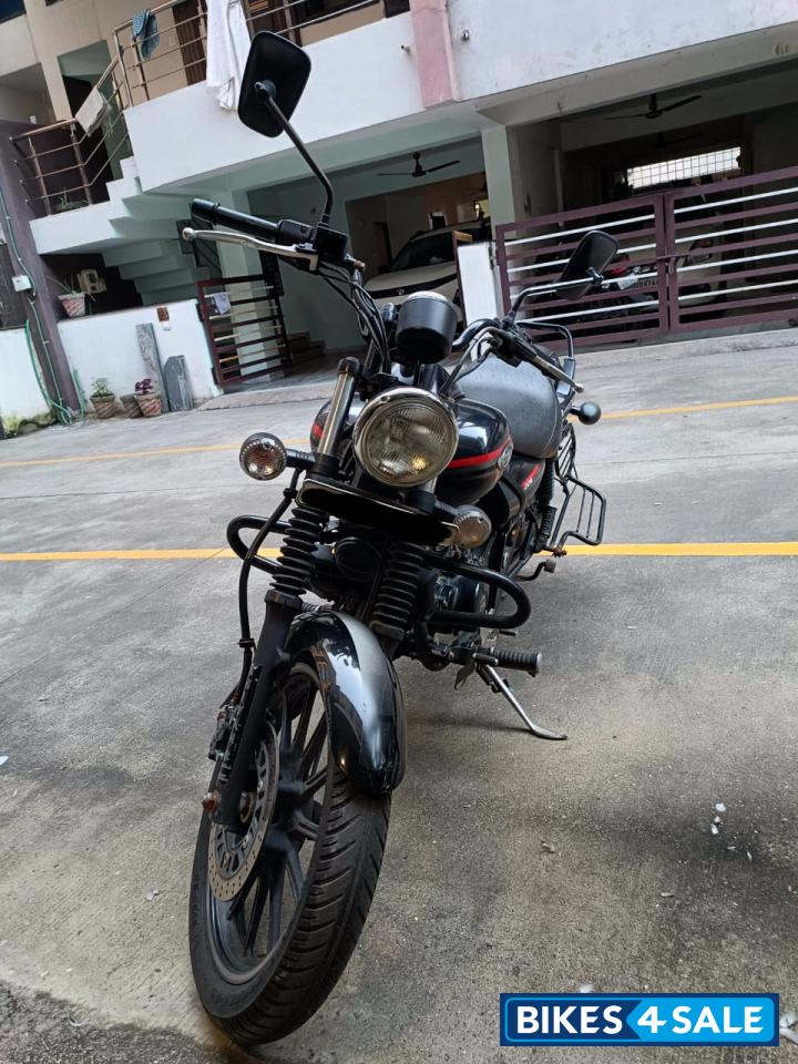 Black Bajaj Avenger Street 220 BS6