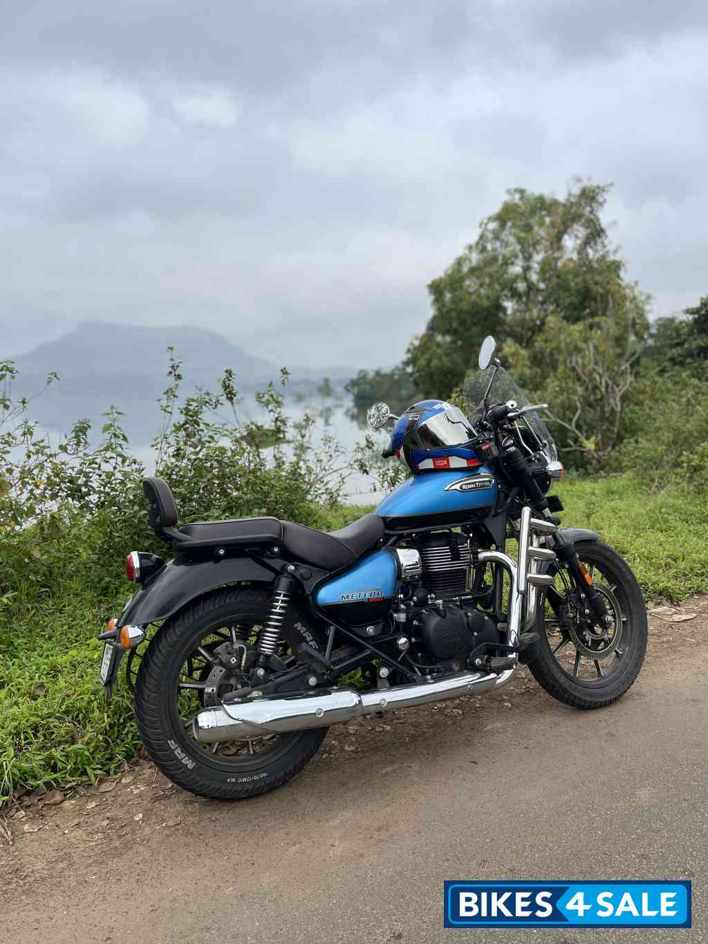 Blue Royal Enfield Meteor 350 Supernova