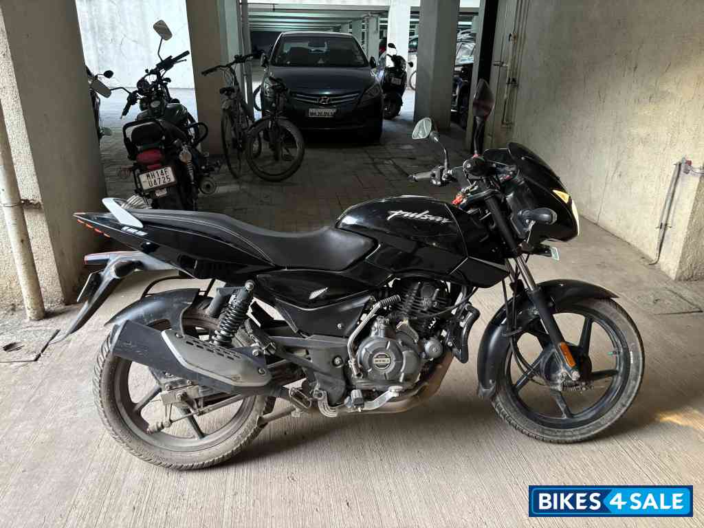 Black Bajaj Pulsar 125