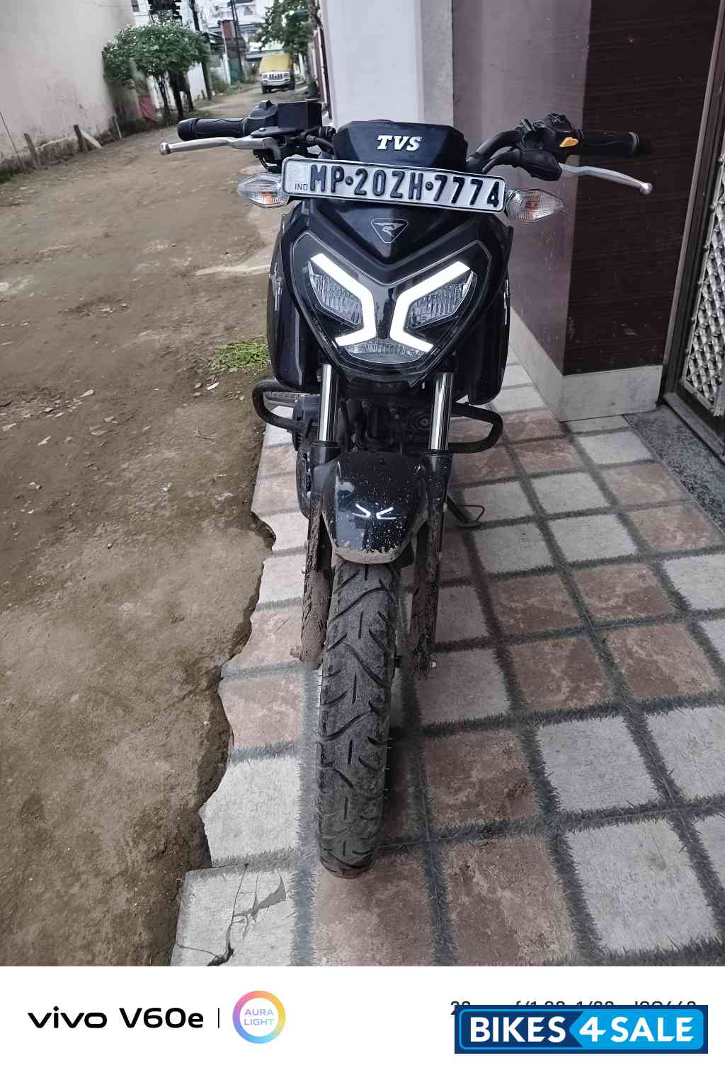 Black TVS Raider 125