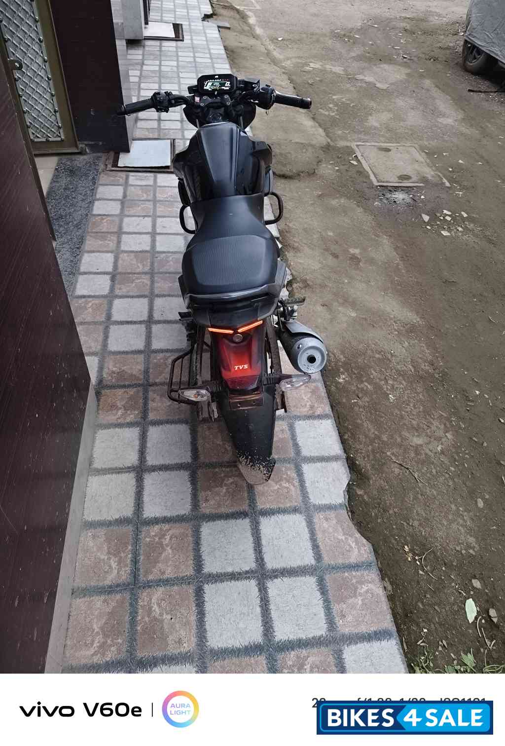 Black TVS Raider 125