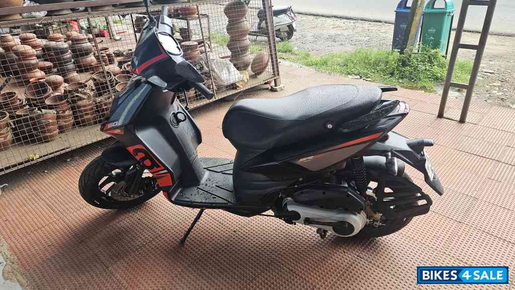 Black & Red Aprilia SR 160 Black & Red Aprilia SR 160