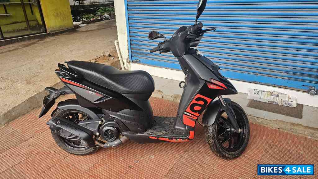 Black & Red Aprilia SR 160 Black & Red Aprilia SR 160