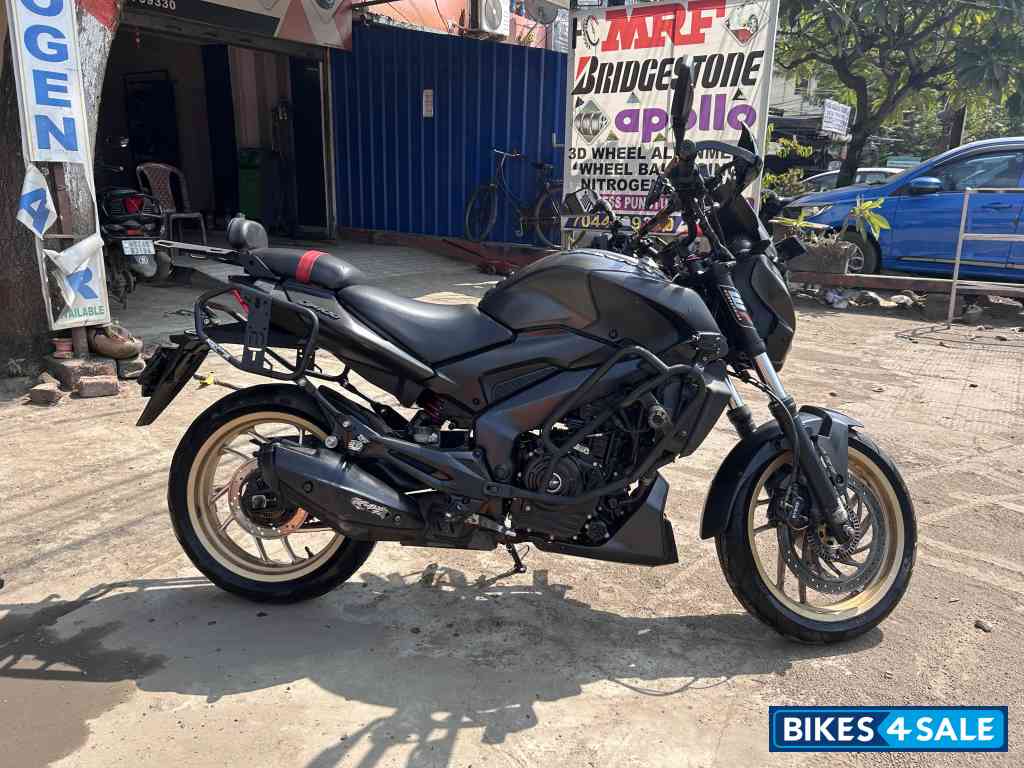 Matt Black Bajaj Dominar 400