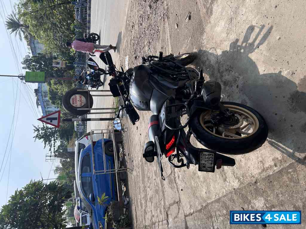 Matt Black Bajaj Dominar 400