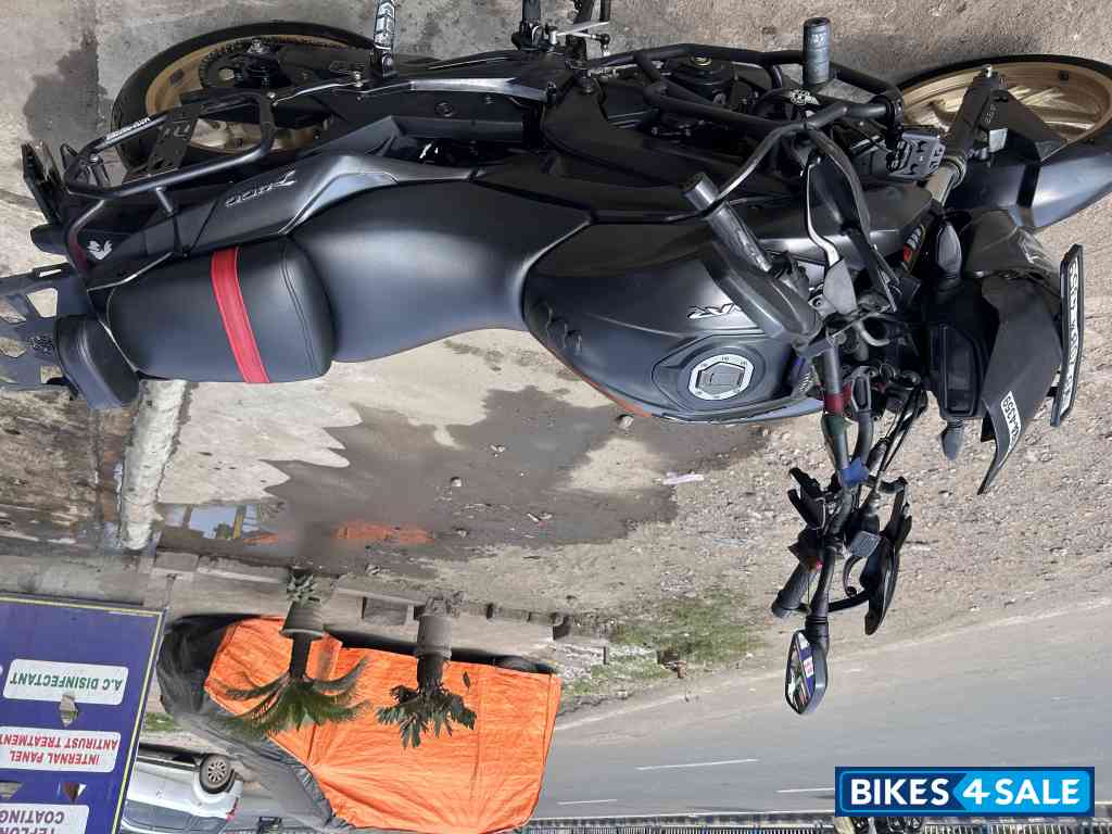 Matt Black Bajaj Dominar 400