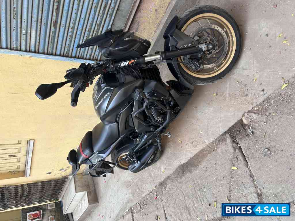 Matt Black Bajaj Dominar 400