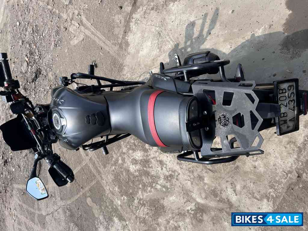 Matt Black Bajaj Dominar 400