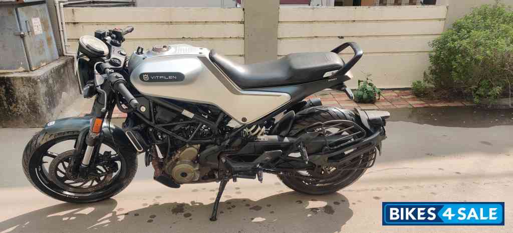 Grey Husqvarna Vitpilen 250 2020