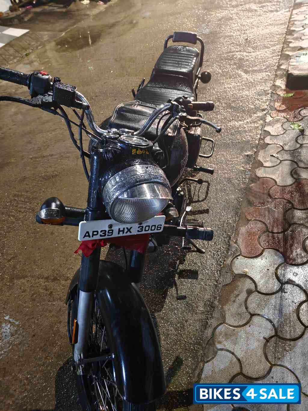 Black Royal Enfield Bullet 350 ES