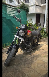 Black With Red Yezdi Roadster Dual Tone