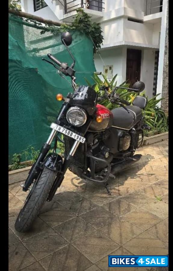 Black With Red Yezdi Roadster Dual Tone