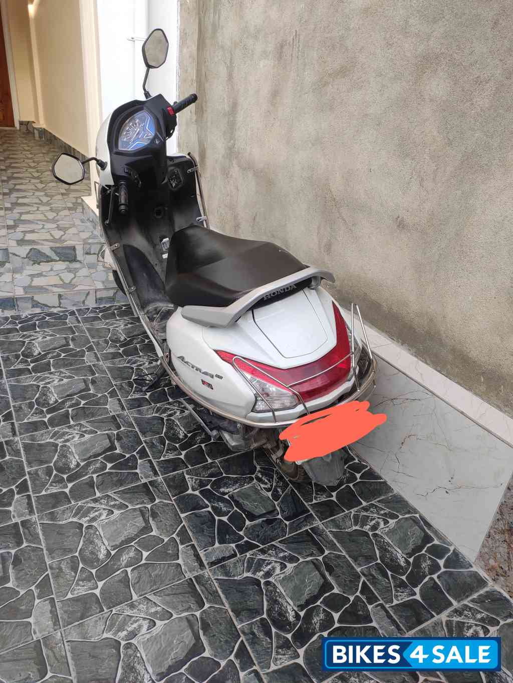 White Honda Activa 6G