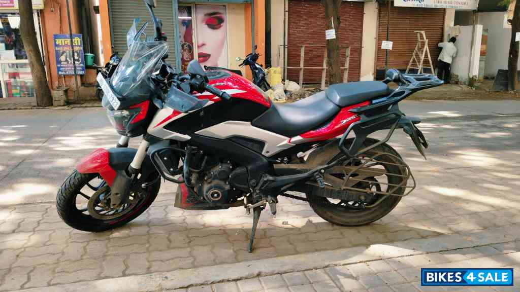 Red Bajaj Dominar 250 2022