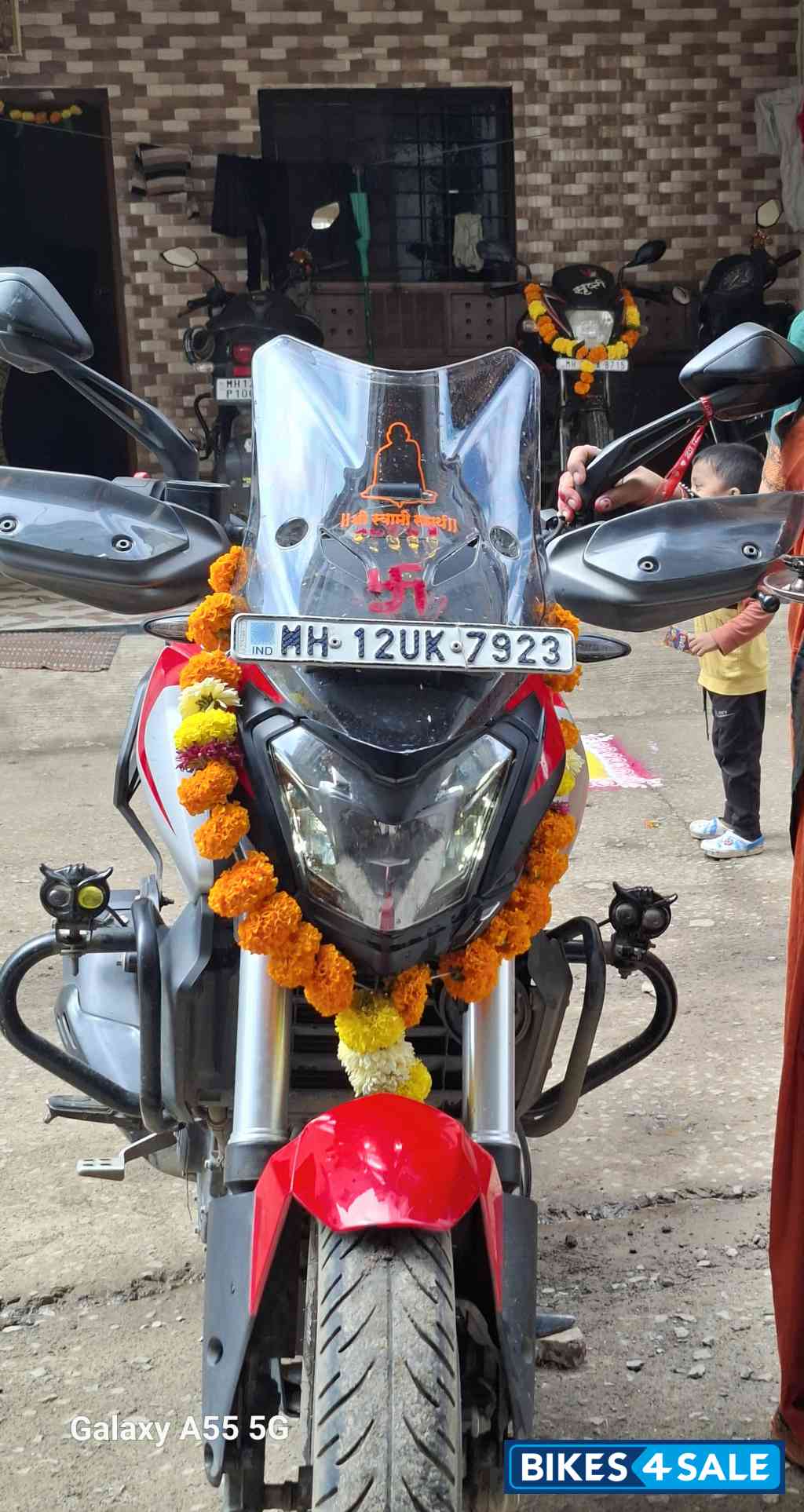 Red Bajaj Dominar 250 2022
